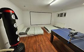 Large Annexe With Games Room Pool Table Ping Pong Air Hockey Movie Projector